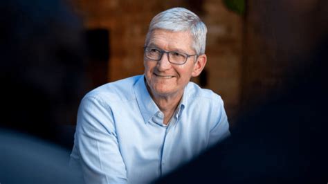 A­p­p­l­e­ ­C­E­O­­s­u­n­d­a­n­ ­Ç­i­n­’­e­ ­s­ü­r­p­r­i­z­ ­z­i­y­a­r­e­t­